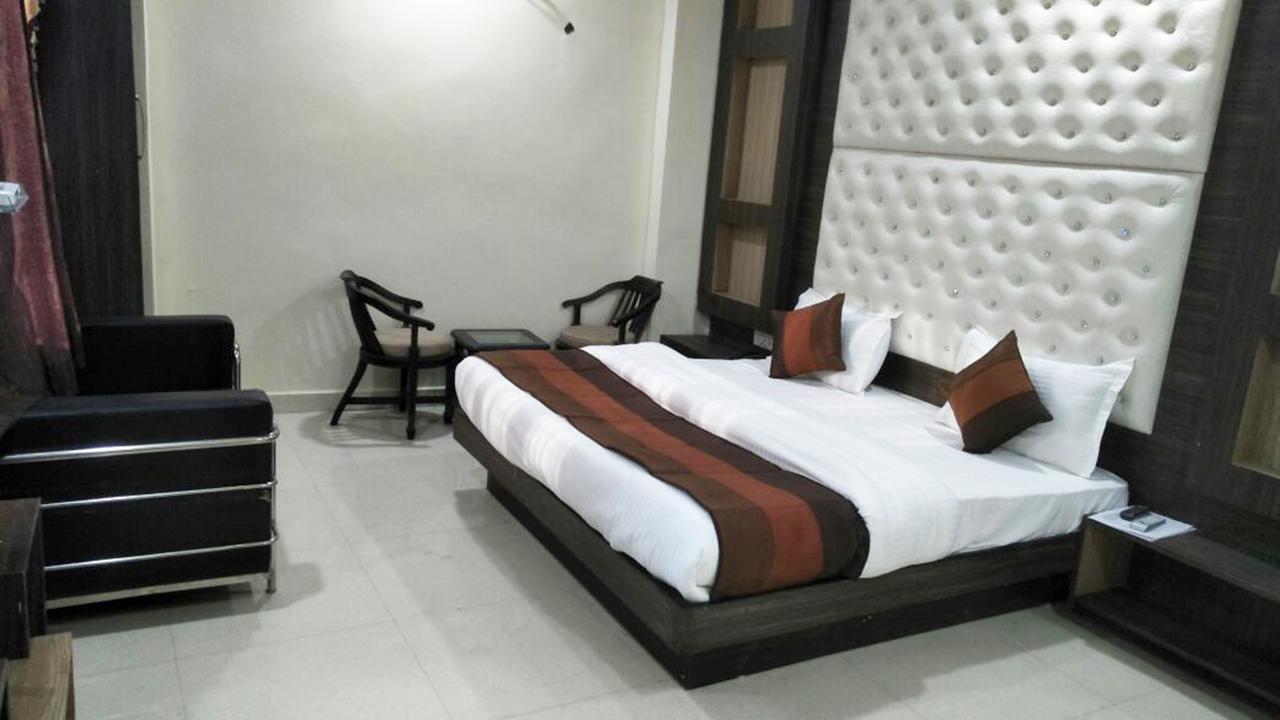 R.S Hotel & Restaurant Amritsar Exterior photo
